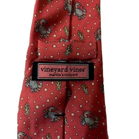 Vineyard Vines 100% Silk Coral with Crabs Men's Tie 51 length - Picture 1 of 5